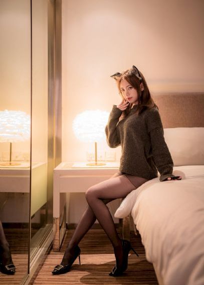 校花不着寸缕的跪趴在地下视频_国产剧全集免费观看